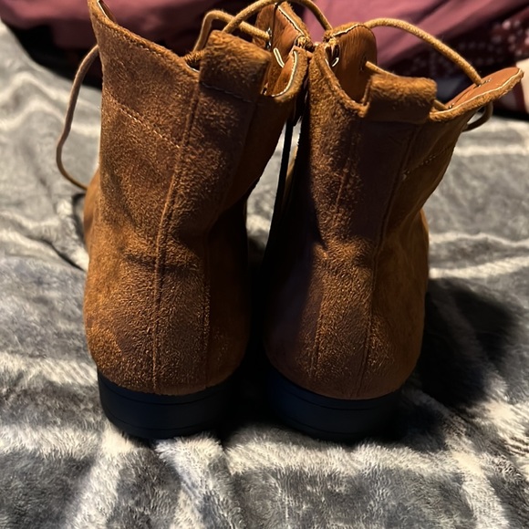 Shoe brown and it’s new - Picture 2 of 4